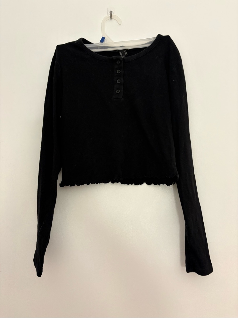 Forever21 Black Long-Sleeve Crop Henley Top Size S